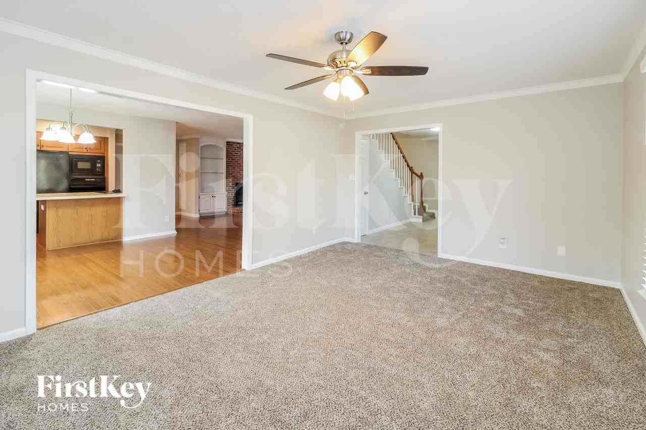 1301 Westminster Dr - Photo 6 of 15