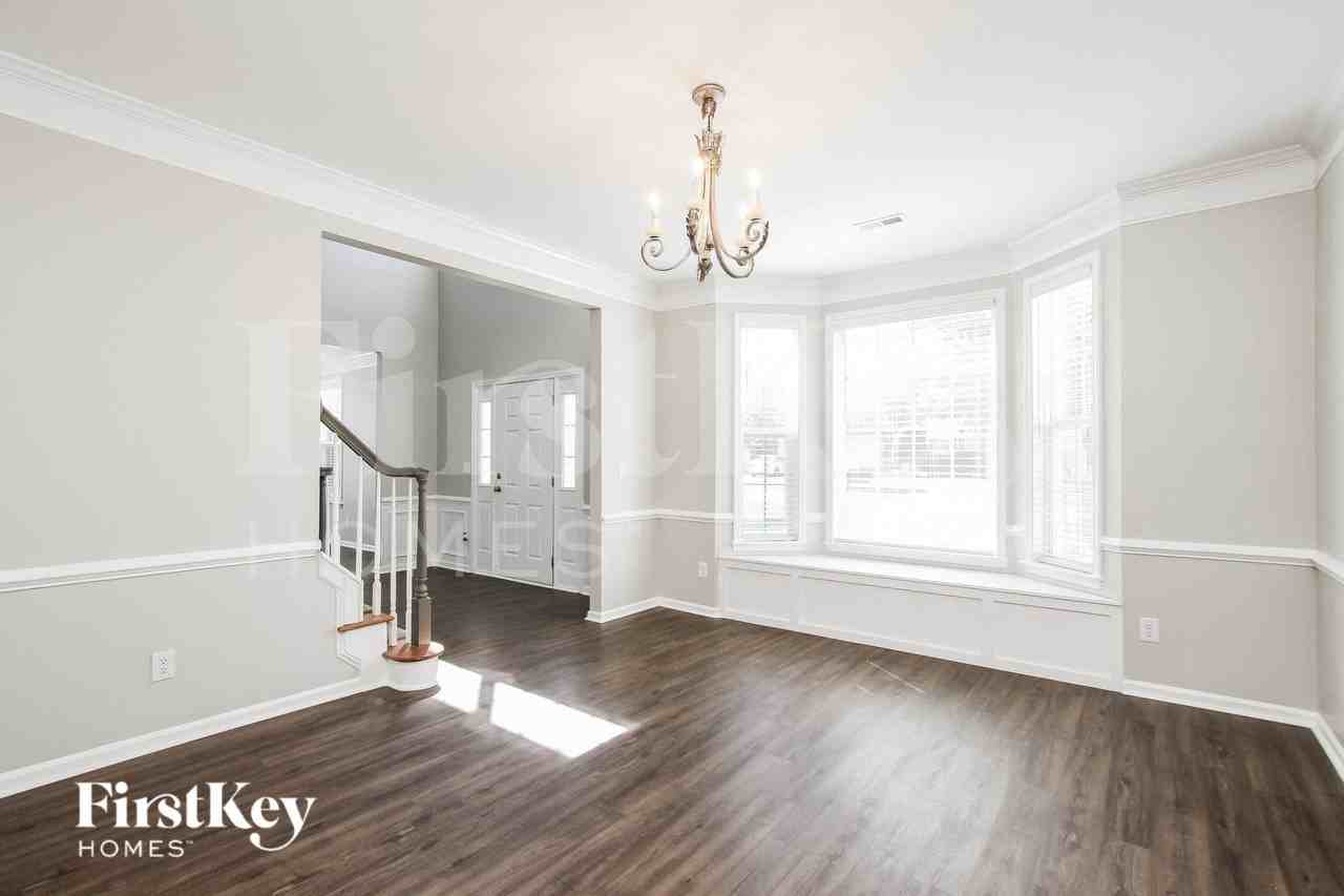 813 Pinkney Pl - Photo 3 of 15