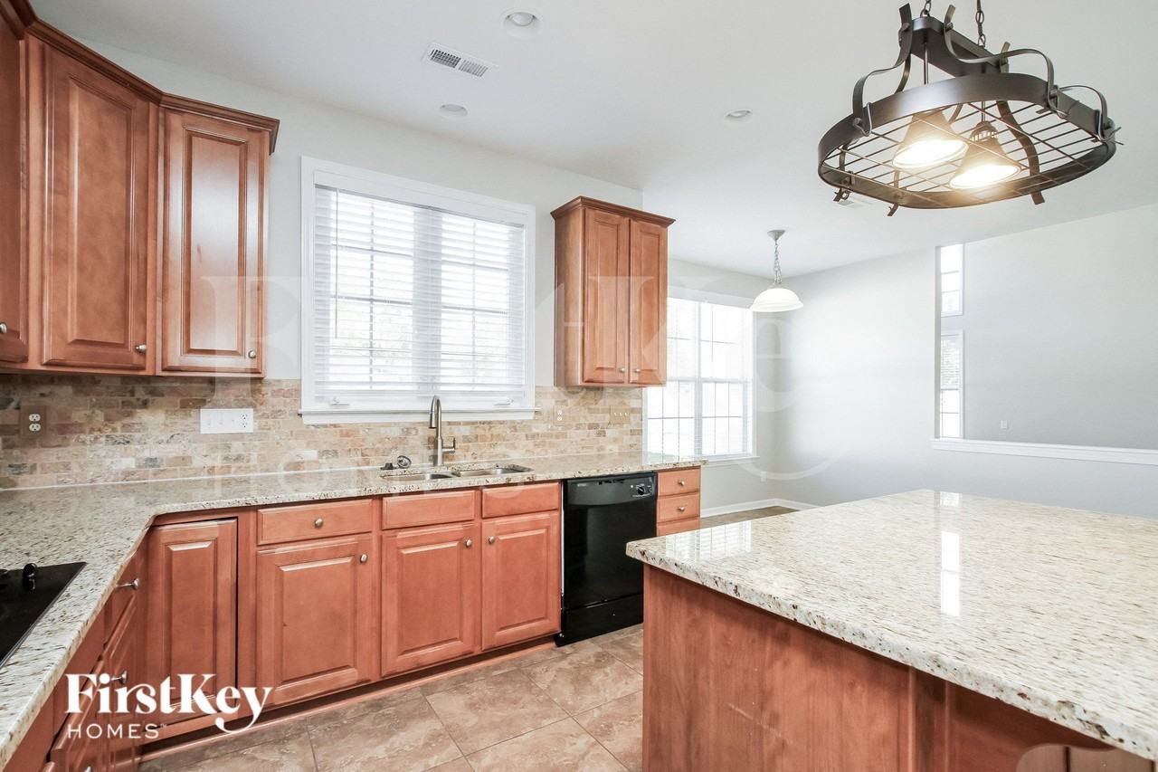 813 Pinkney Pl - Photo 4 of 15