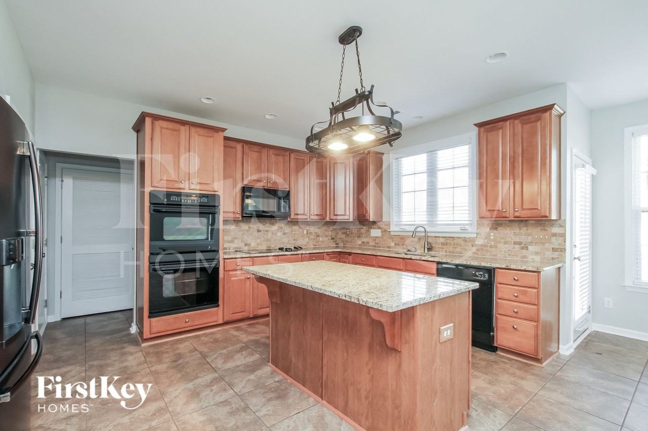 813 Pinkney Pl - Photo 5 of 15