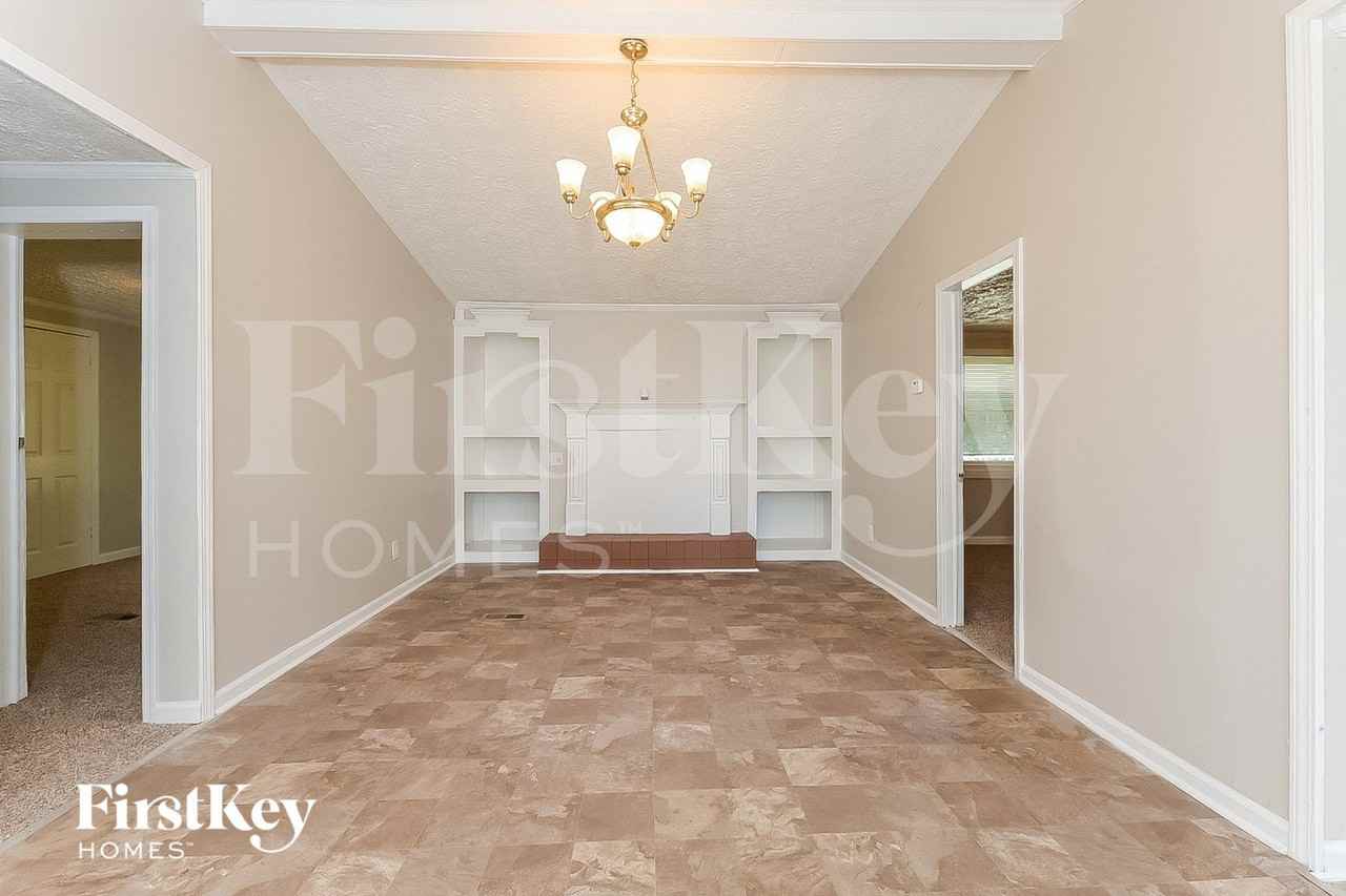 160 Sherwood Loop - Photo 3 of 15