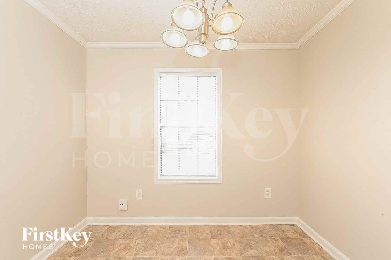 160 Sherwood Loop - Photo 4 of 15