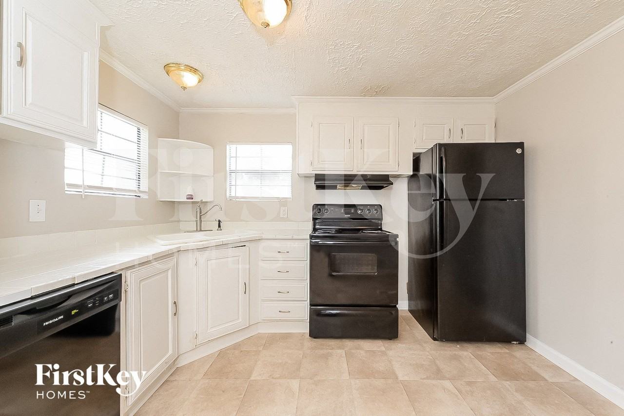 160 Sherwood Loop - Photo 5 of 15