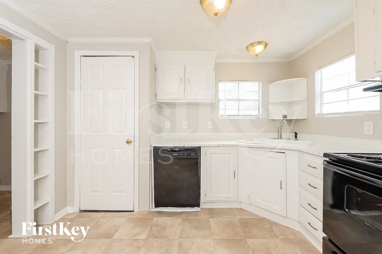 160 Sherwood Loop - Photo 6 of 15