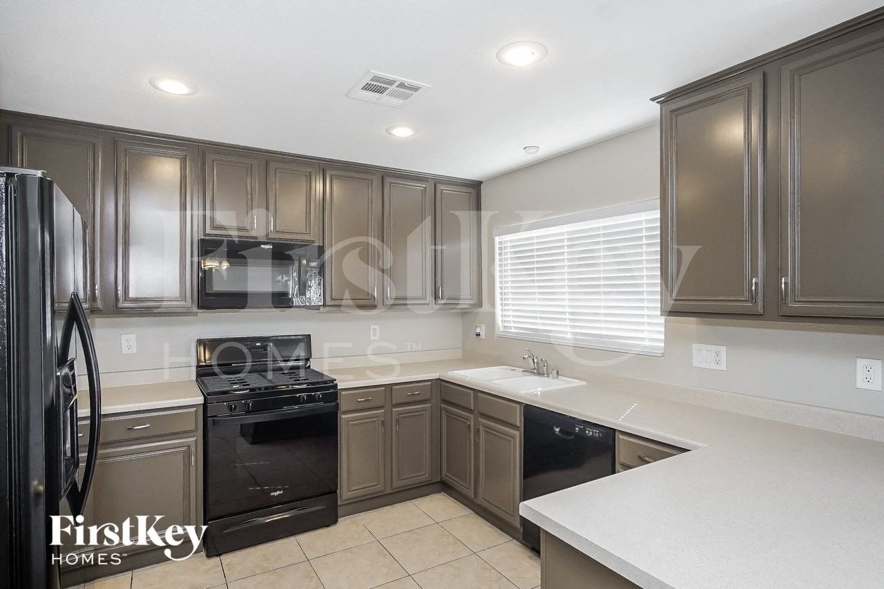 6235 Lone Cypress Ct - Photo 4 of 15