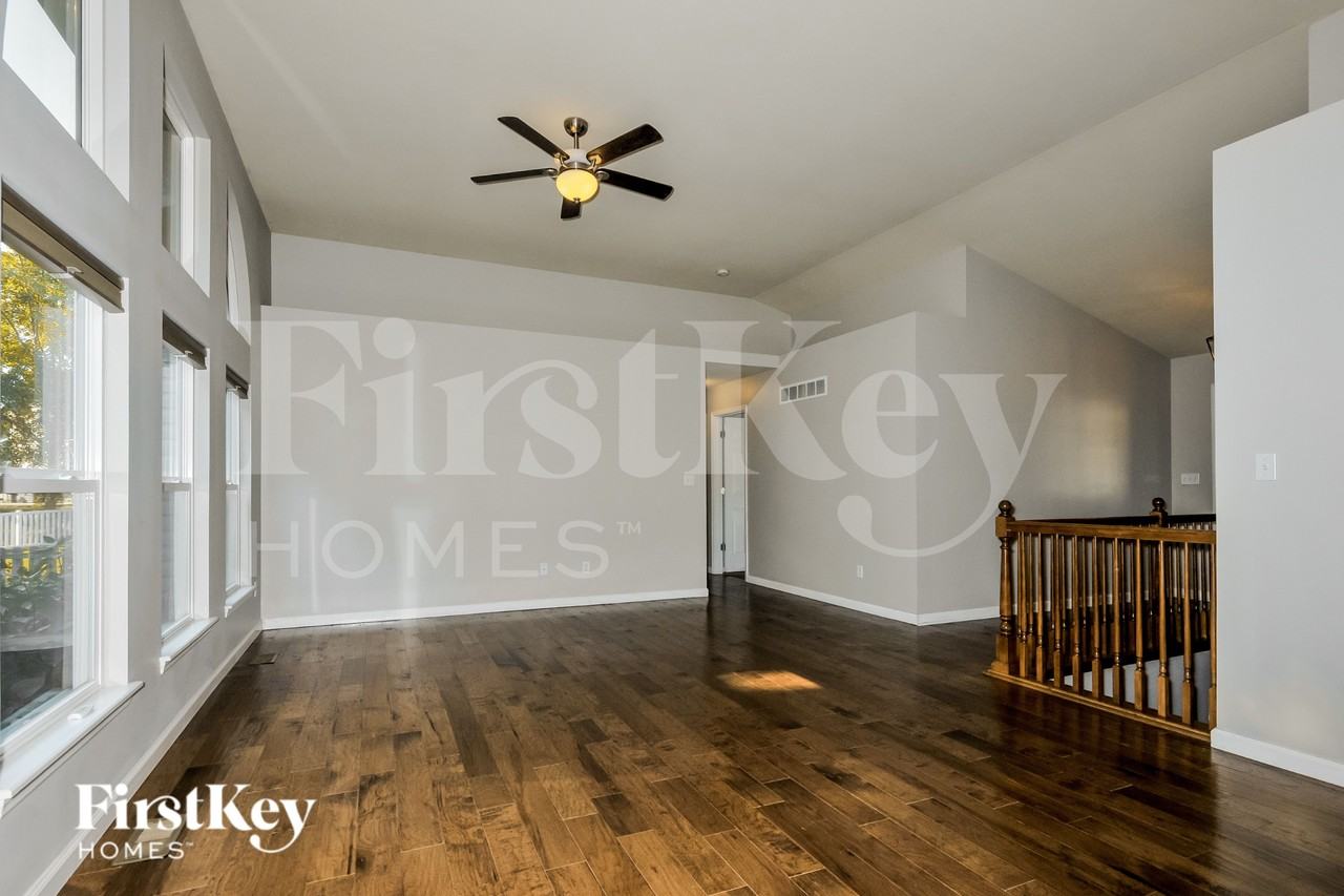 2056 Great Oaks Valley Dr - Photo 4 of 15