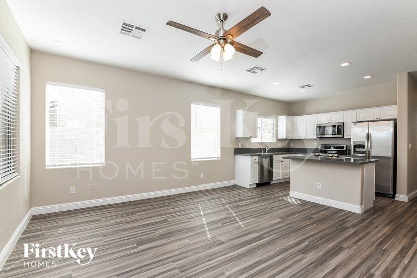 934 Shady Charmer Ave - Photo 2 of 15