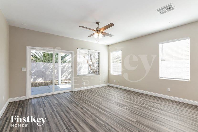 934 Shady Charmer Ave - Photo 3 of 15