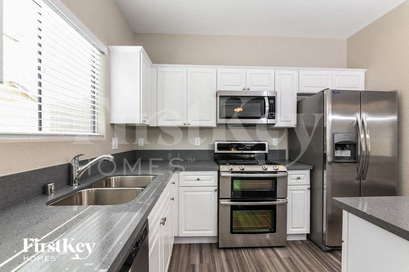 934 Shady Charmer Ave - Photo 5 of 15