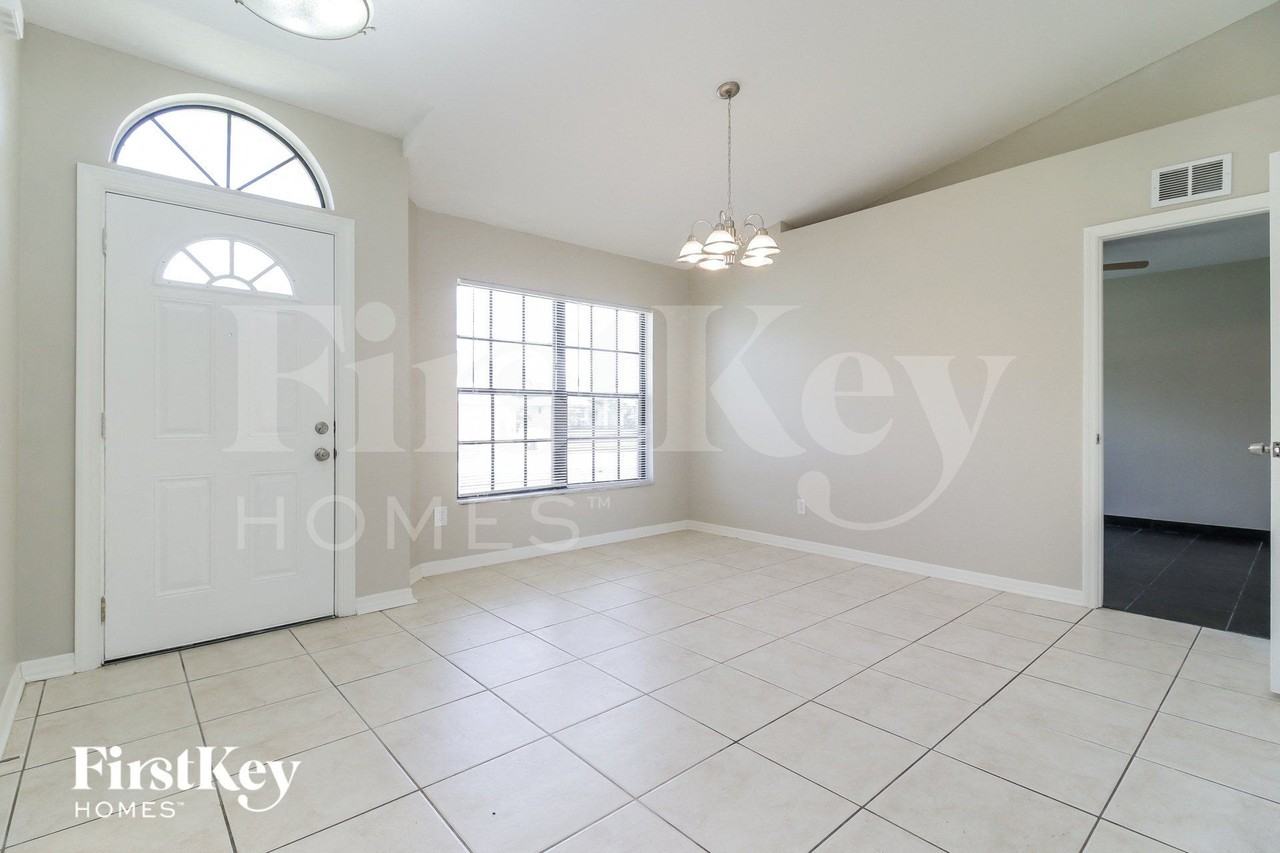 948 Buford St Nw - Photo 2 of 15