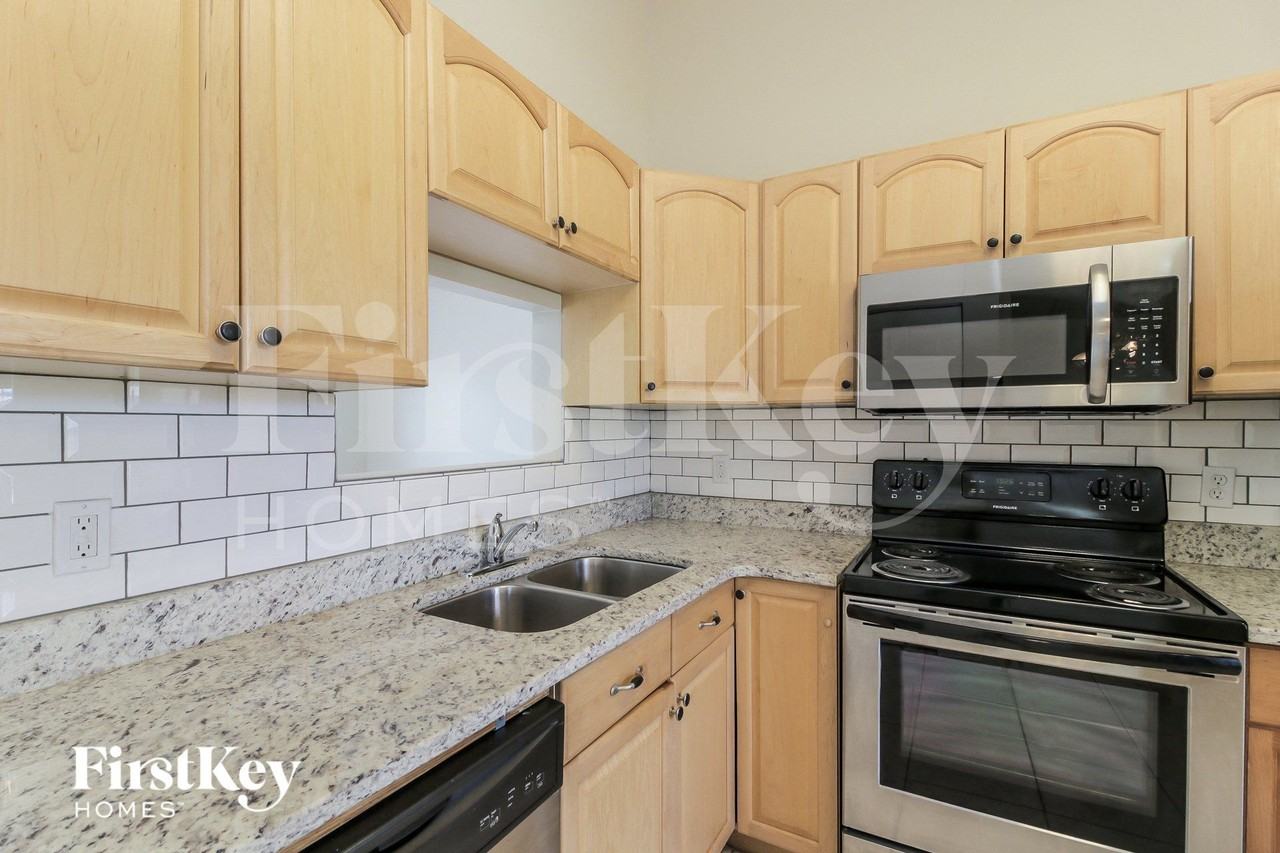 948 Buford St Nw - Photo 7 of 15