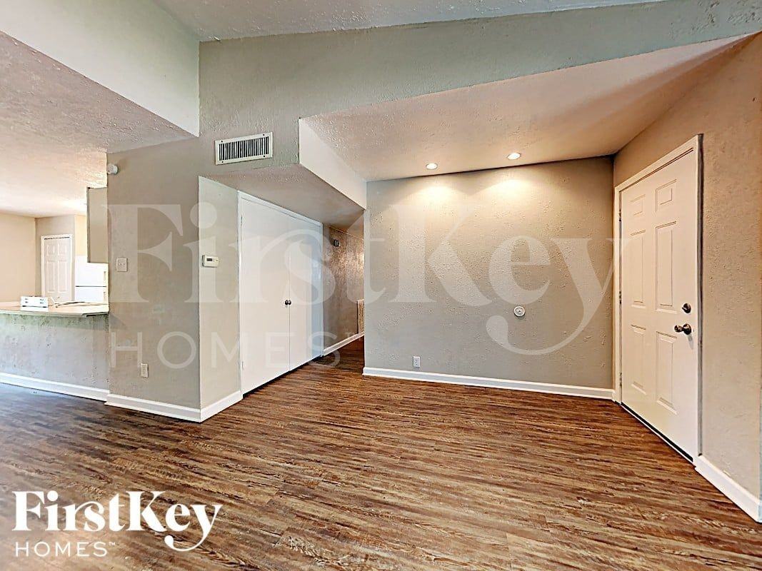 6914 Pickett Dr - Photo 2 of 16