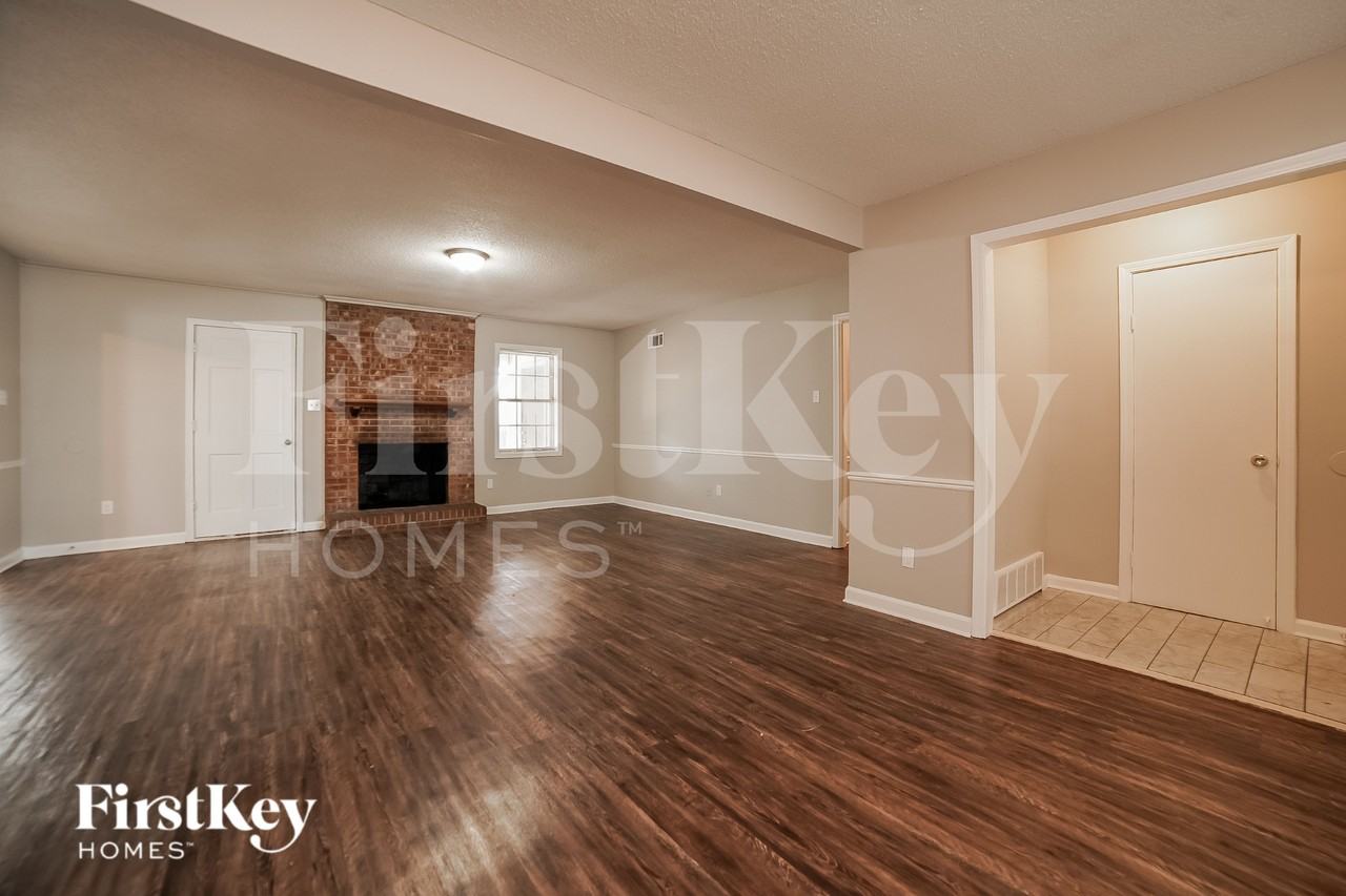 3381 S Mendenhall Rd - Photo 3 of 15