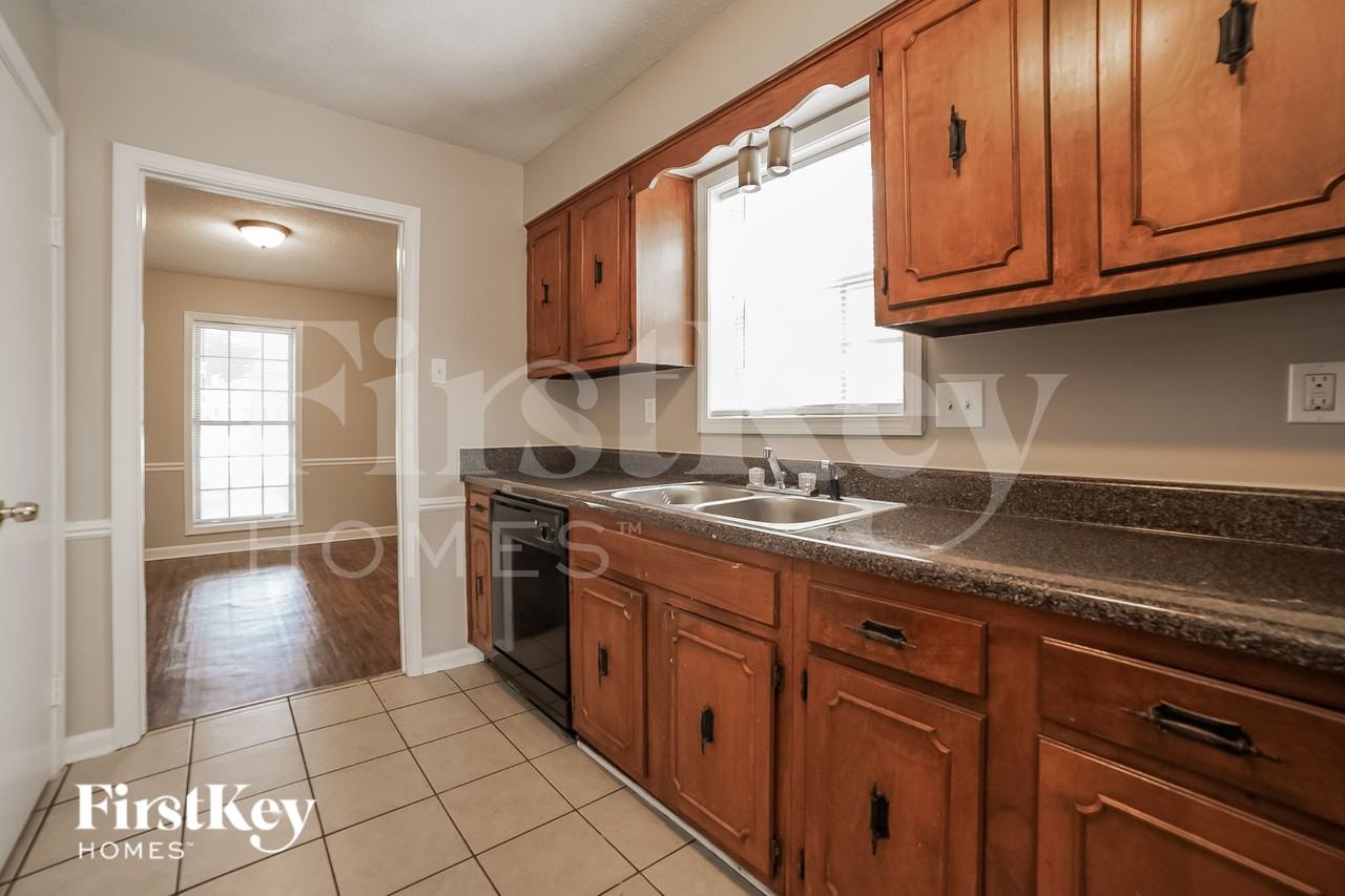 3381 S Mendenhall Rd - Photo 5 of 15