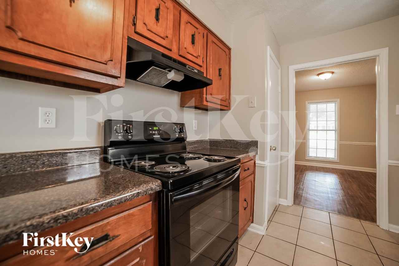 3381 S Mendenhall Rd - Photo 6 of 15