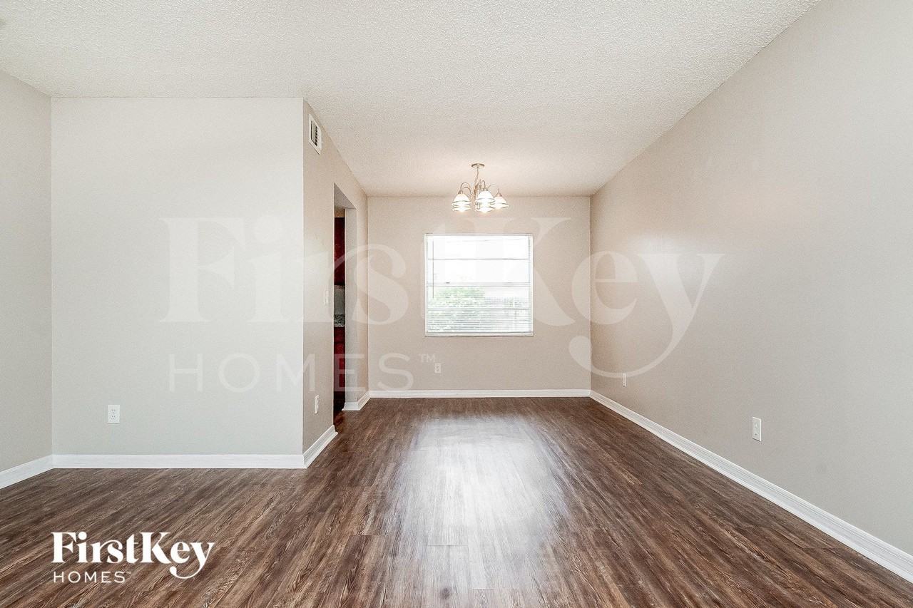 2101 Shady Point Ln - Photo 3 of 15