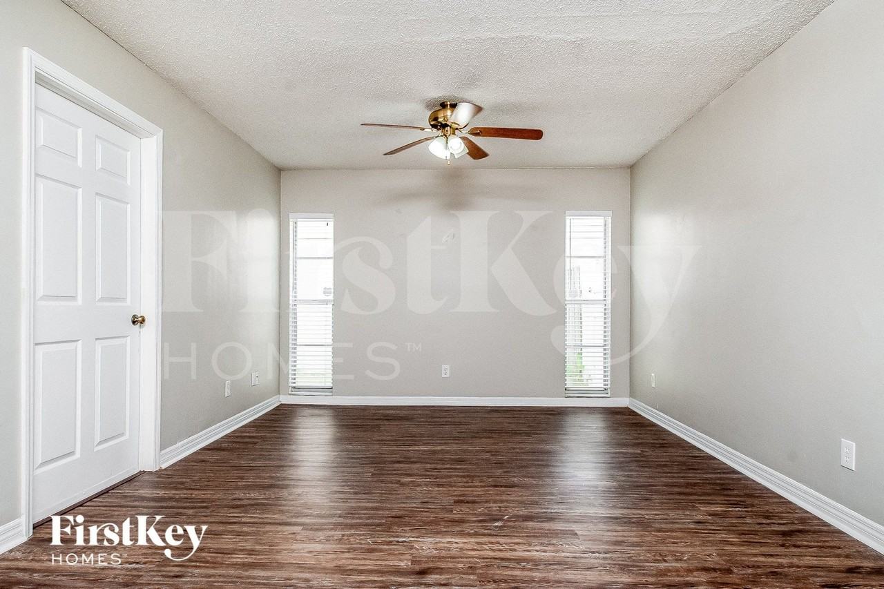 2101 Shady Point Ln - Photo 5 of 15