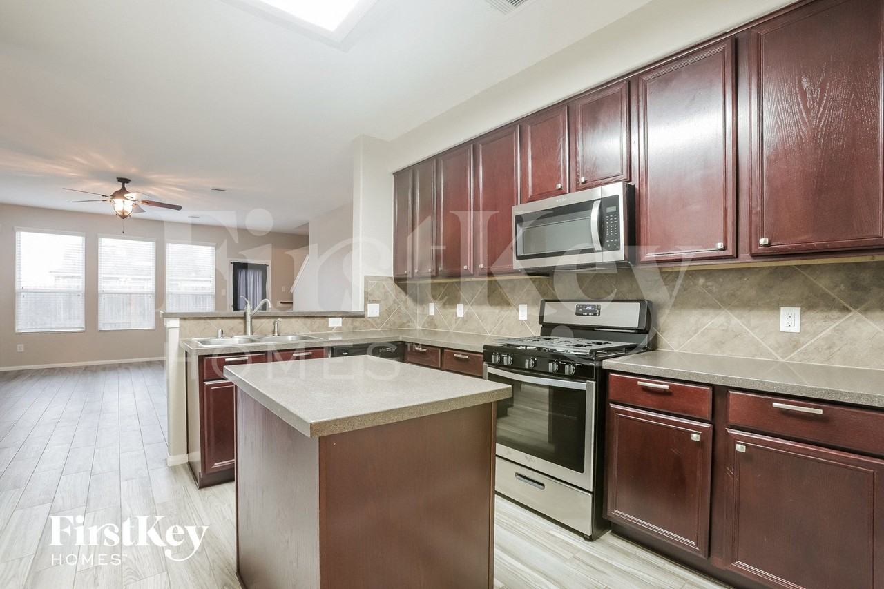 18103 Iris Edge Way - Photo 4 of 14