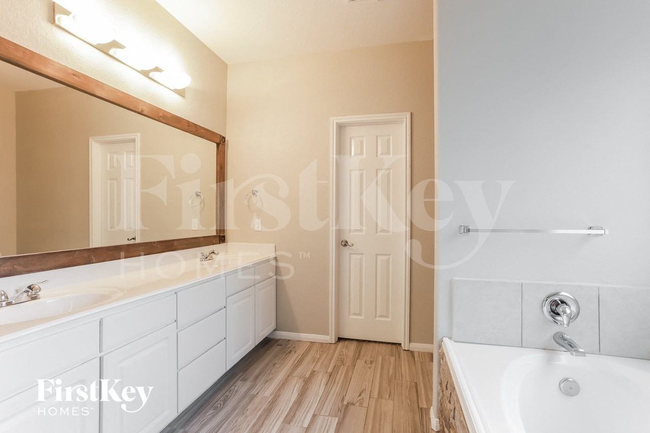 18103 Iris Edge Way - Photo 7 of 14