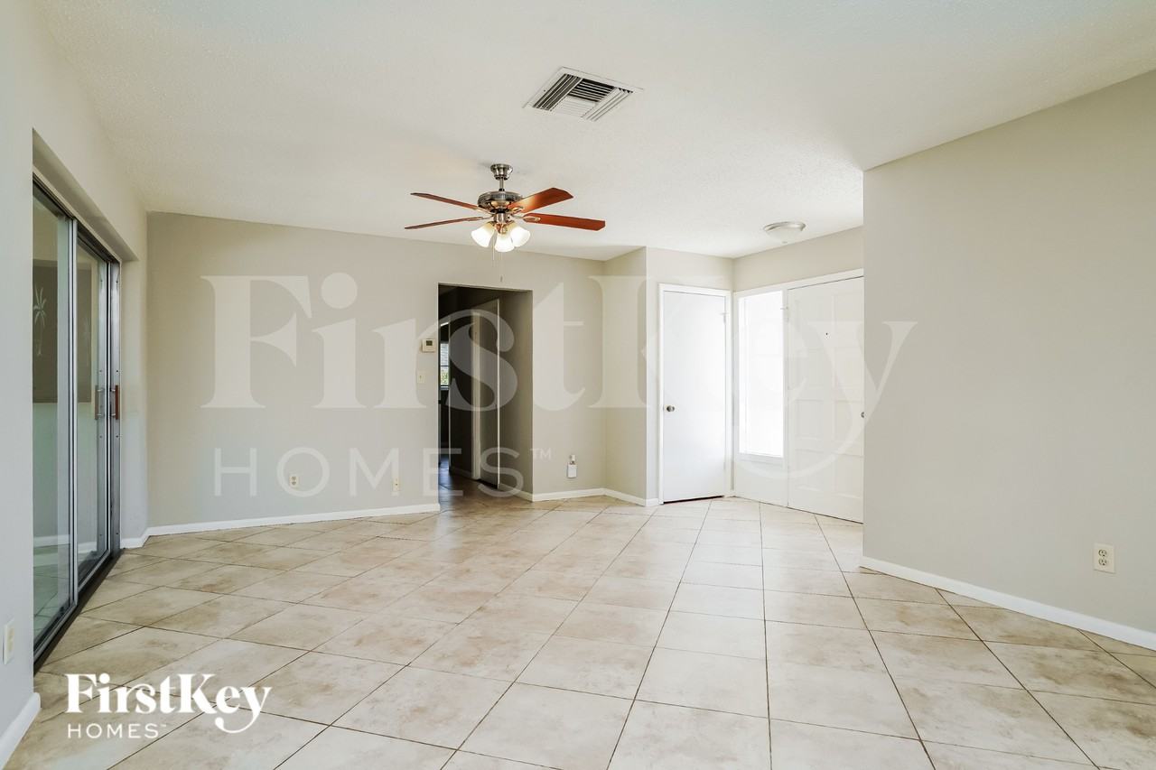 1802 Ridgecrest St - Photo 2 of 16