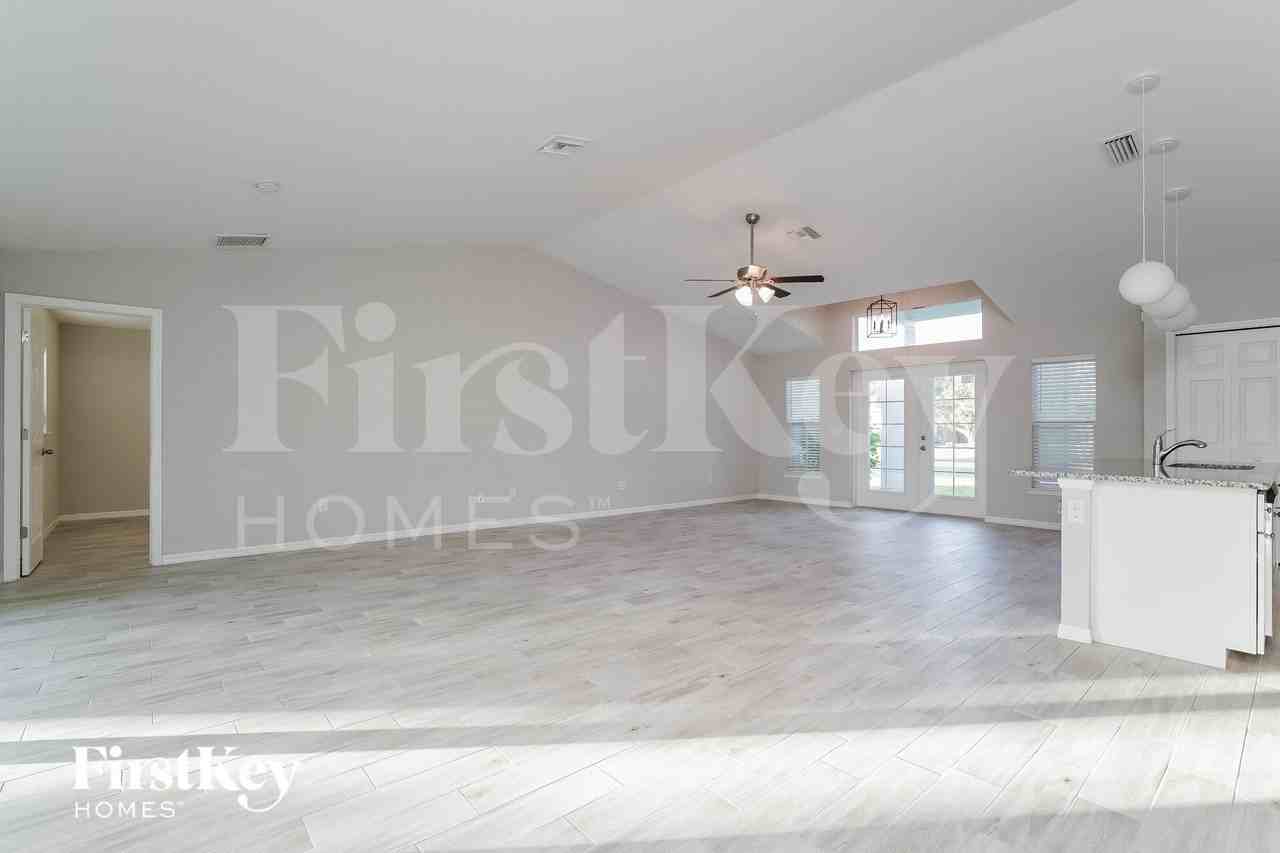 1021 Sw 11th Ave - Photo 3 of 15