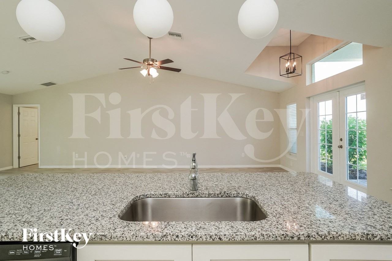 1021 Sw 11th Ave - Photo 7 of 15