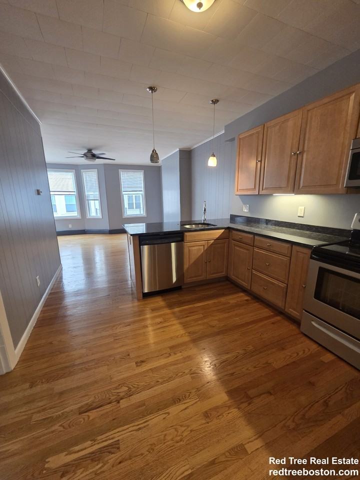 39 Orleans St #2 - Photo 2 of 13