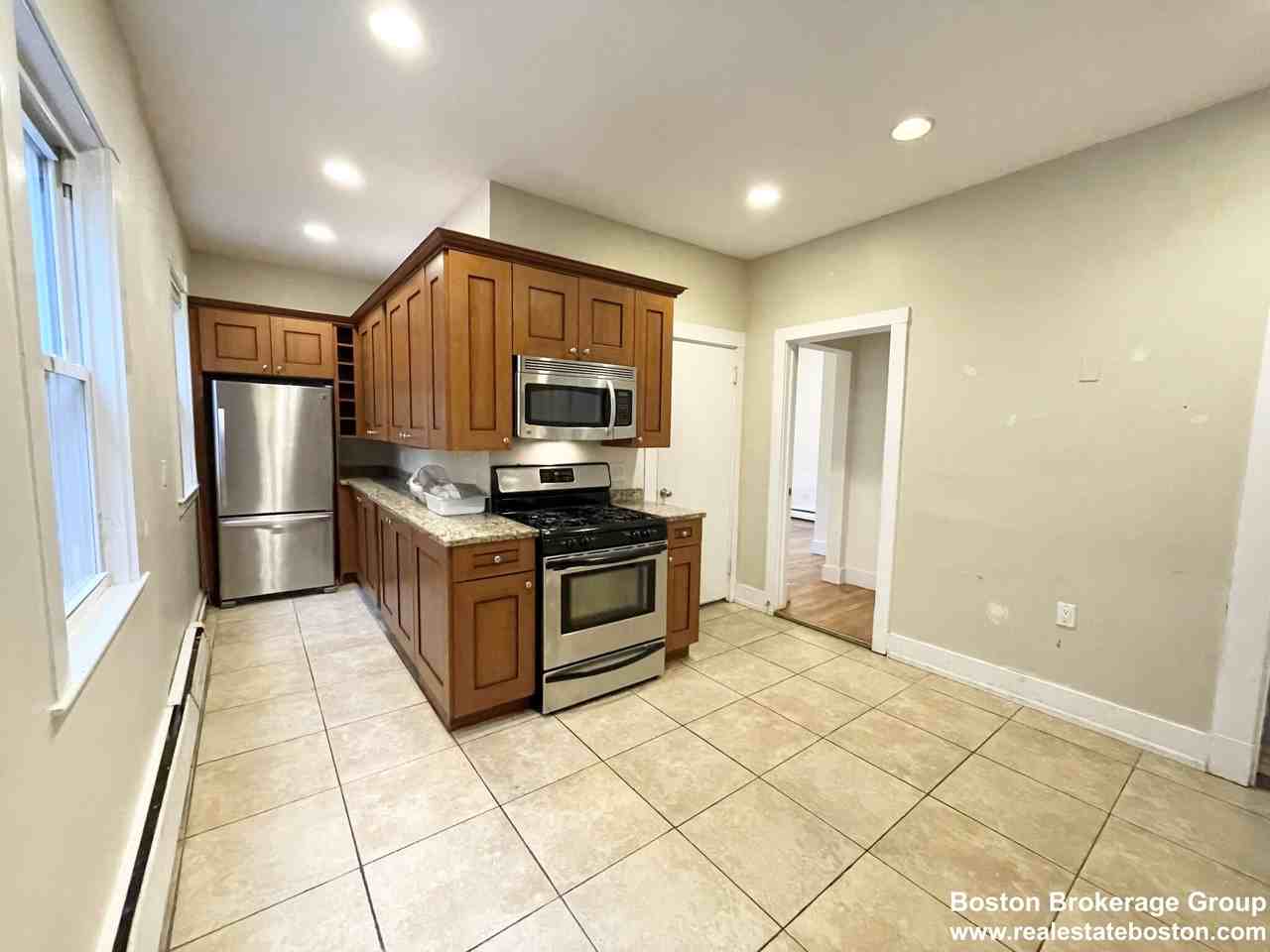 72 Calumet St #2 - Photo 2 of 6