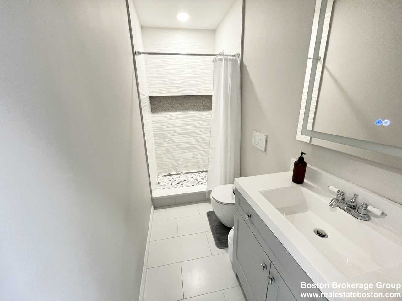 23 Newport St #3 - Photo 4 of 11