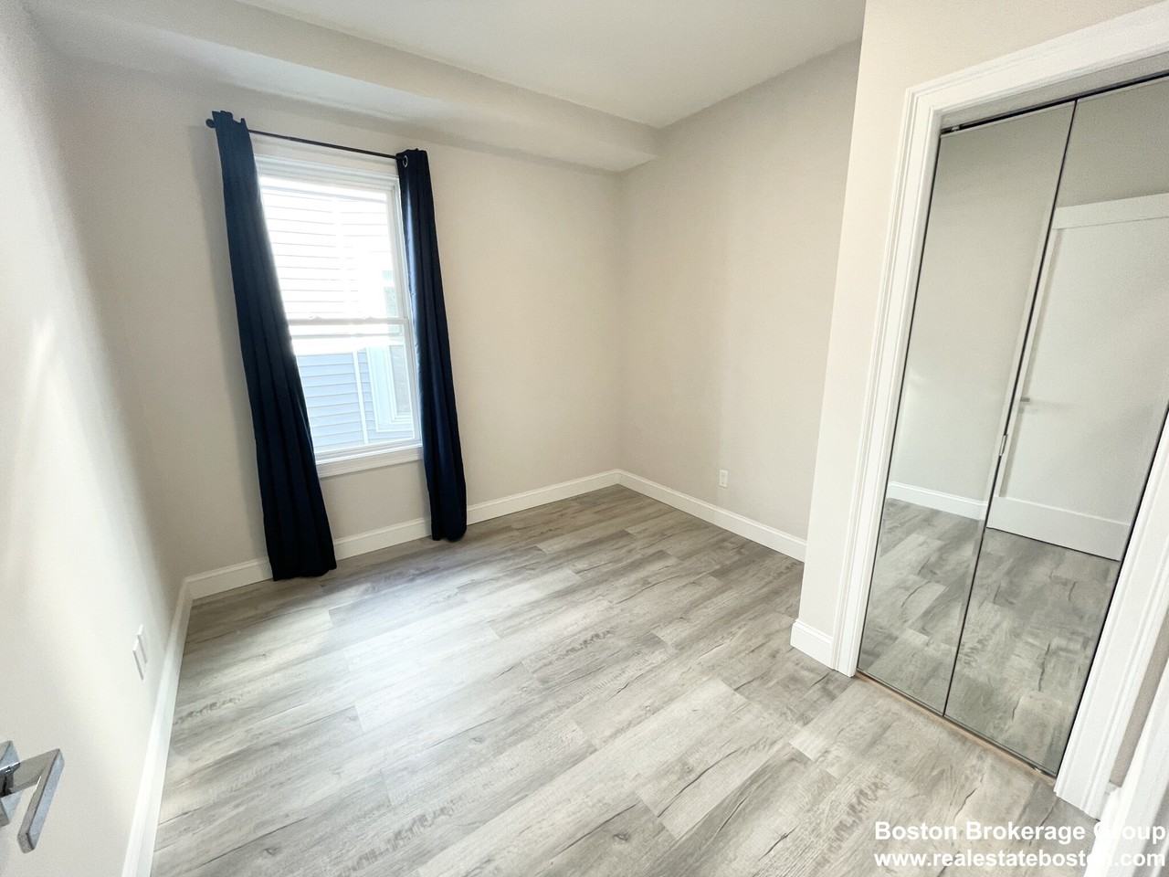 23 Newport St #3 - Photo 7 of 11