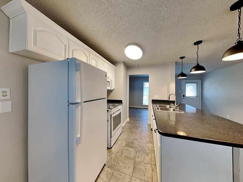 1101 Johns Dr - Photo 4 of 16