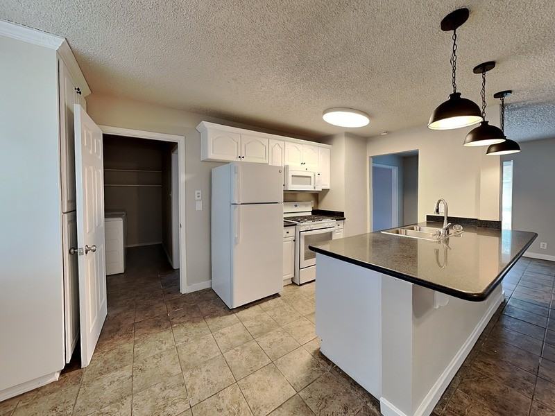 1101 Johns Dr - Photo 5 of 16