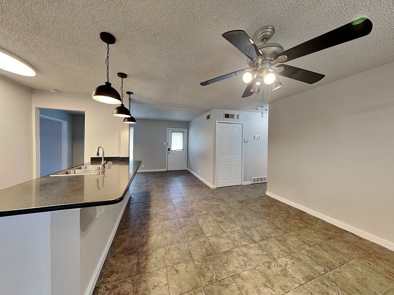 1101 Johns Dr - Photo 7 of 16