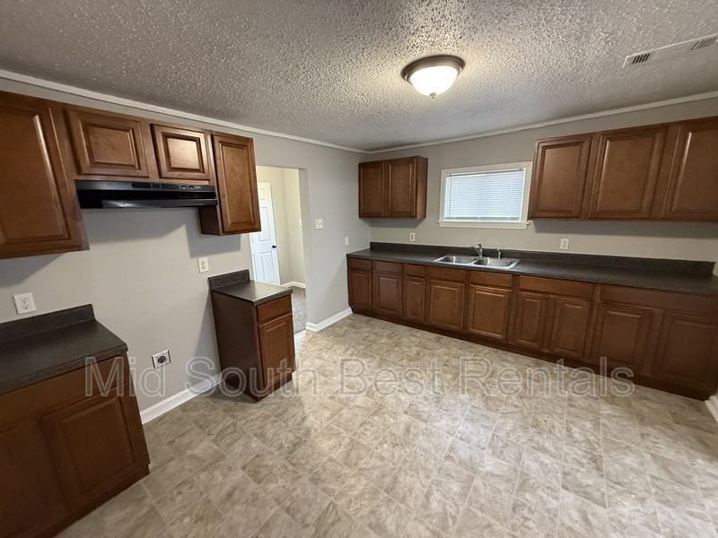 2151 Sparks St - Photo 4 of 14