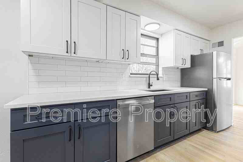 705 Nw Buckingham Pl - Photo 5 of 20