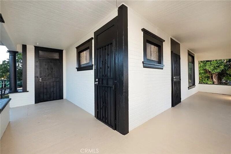 724 W 2nd St #A - Photo 4 of 36