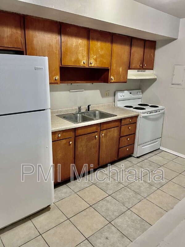 2012 Lathrop St - Photo 5 of 9