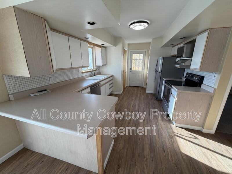 759 Crow Creek Rd - Photo 4 of 16