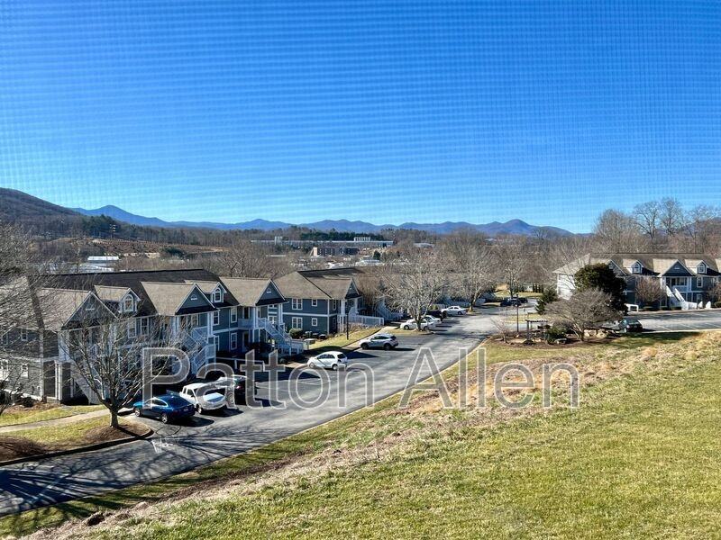 4606 Breakers Ln - Photo 5 of 26