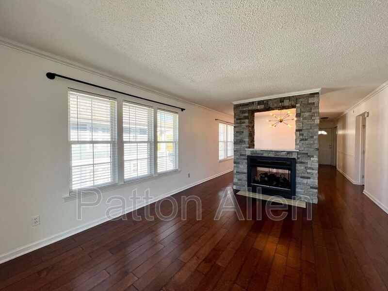 4606 Breakers Ln - Photo 6 of 26