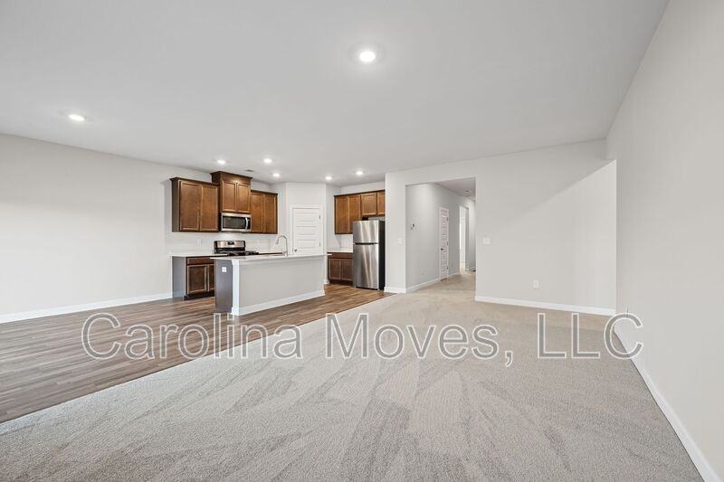 628 Grays Creek Rd - Photo 6 of 30