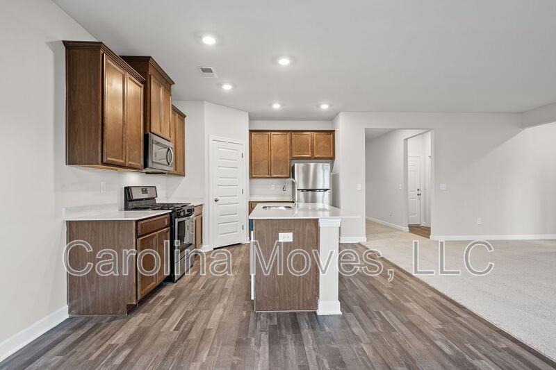 628 Grays Creek Rd - Photo 7 of 30