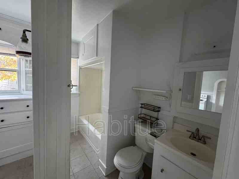 1216 1/2 W State St #1 - Photo 6 of 10