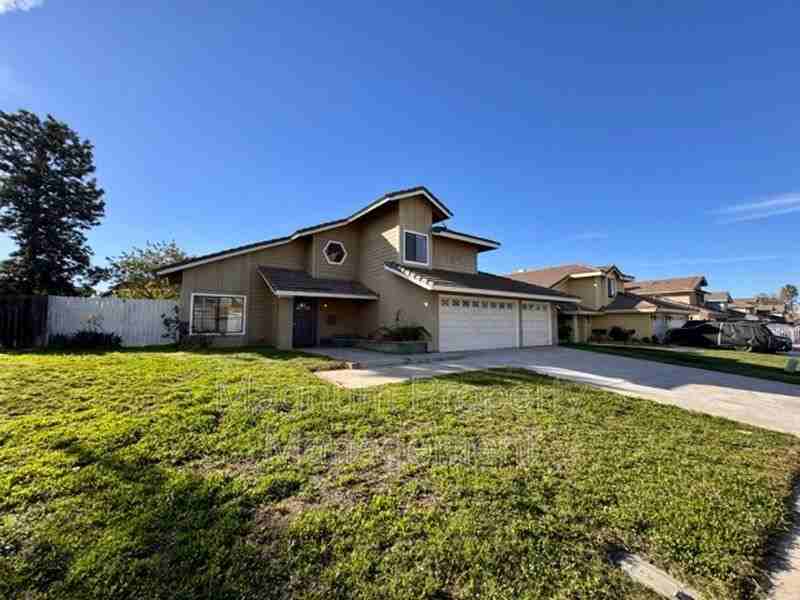 24473 Saint Thomas Ave - Photo 2 of 42