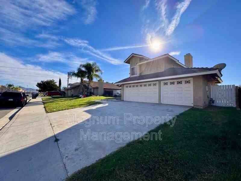 24473 Saint Thomas Ave - Photo 3 of 42