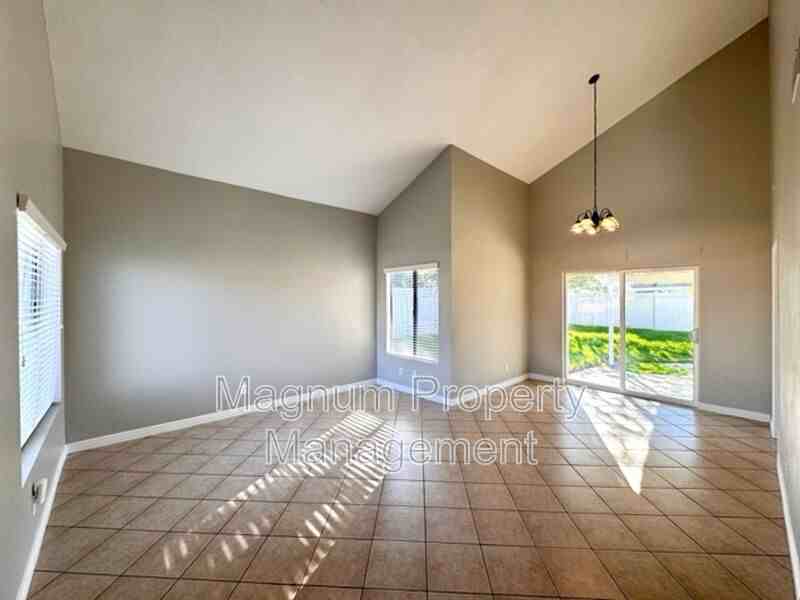 24473 Saint Thomas Ave - Photo 7 of 42