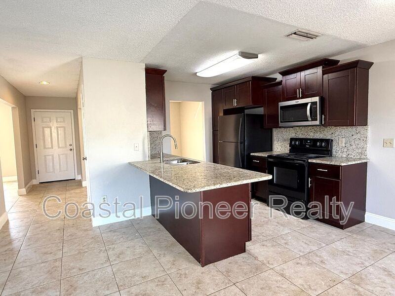 606 Sandy Creek Dr - Photo 2 of 21