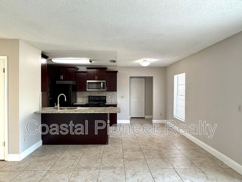 606 Sandy Creek Dr - Photo 3 of 21