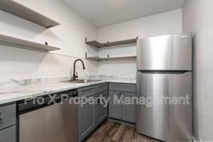 featured image of 1138 E Elm St #2
