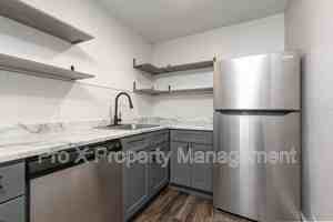 featured image of 1138 E Elm St #5